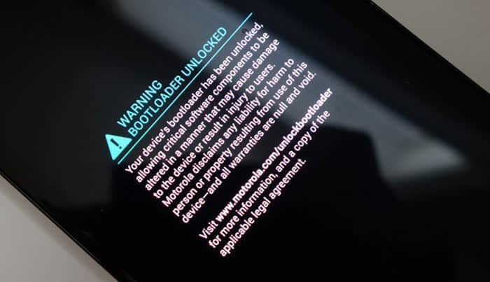 Bootloader warning unlocked on cell phone. (Source: GizDev / Reproduction)