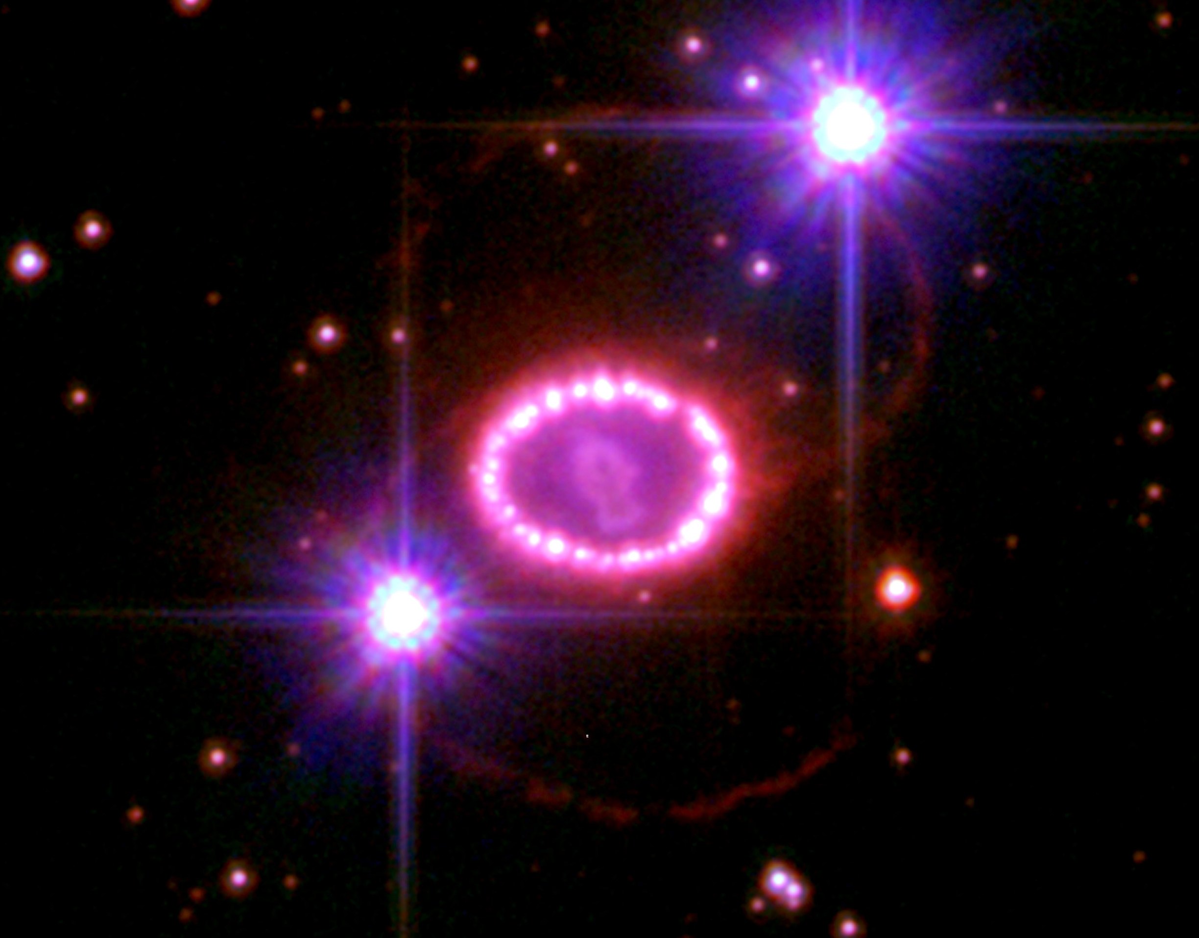 O que restou da supernova 1987A (uma supernova do tipo II), captada pelo telescópio espacial Hubble.