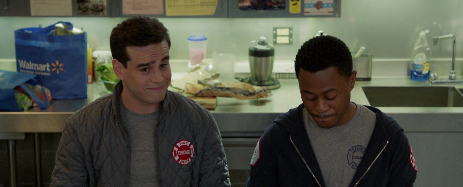 Imagem de: Chicago Fire 9x12: Brett ajuda Casey com seus exames
