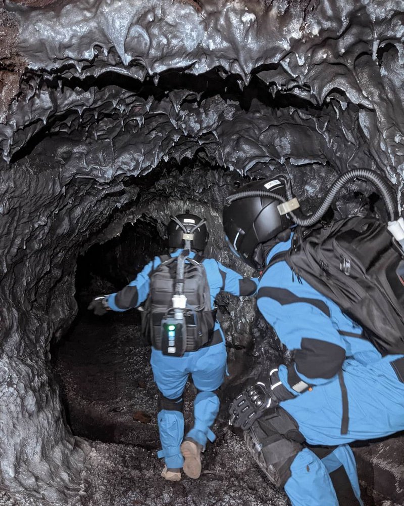 The exploration of the lava tunnels takes place exactly as they would on Mars or the Moon.