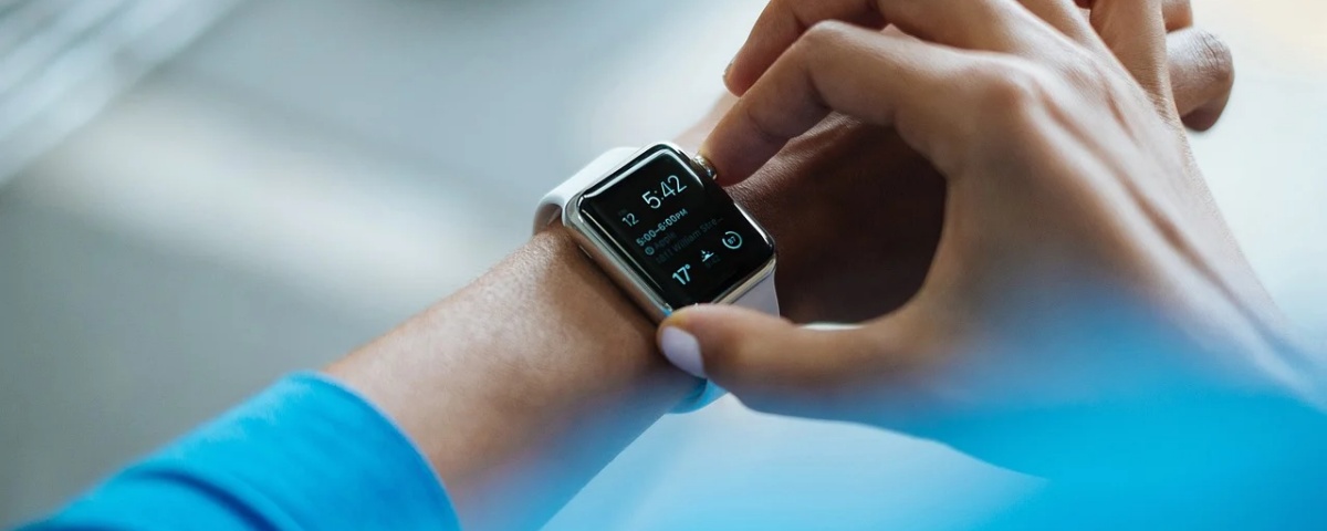 Imagem de: Qual a diferença entre Smartwatch e Smartband?