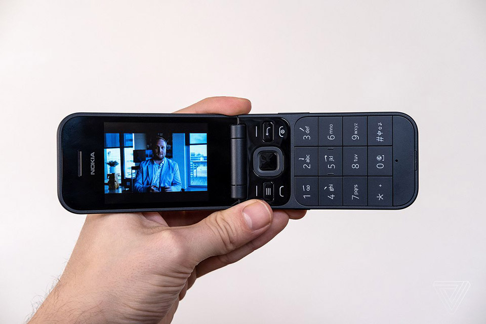 Clássico Nokia 2720 Flip é lançado com Google Assistente nos EUA