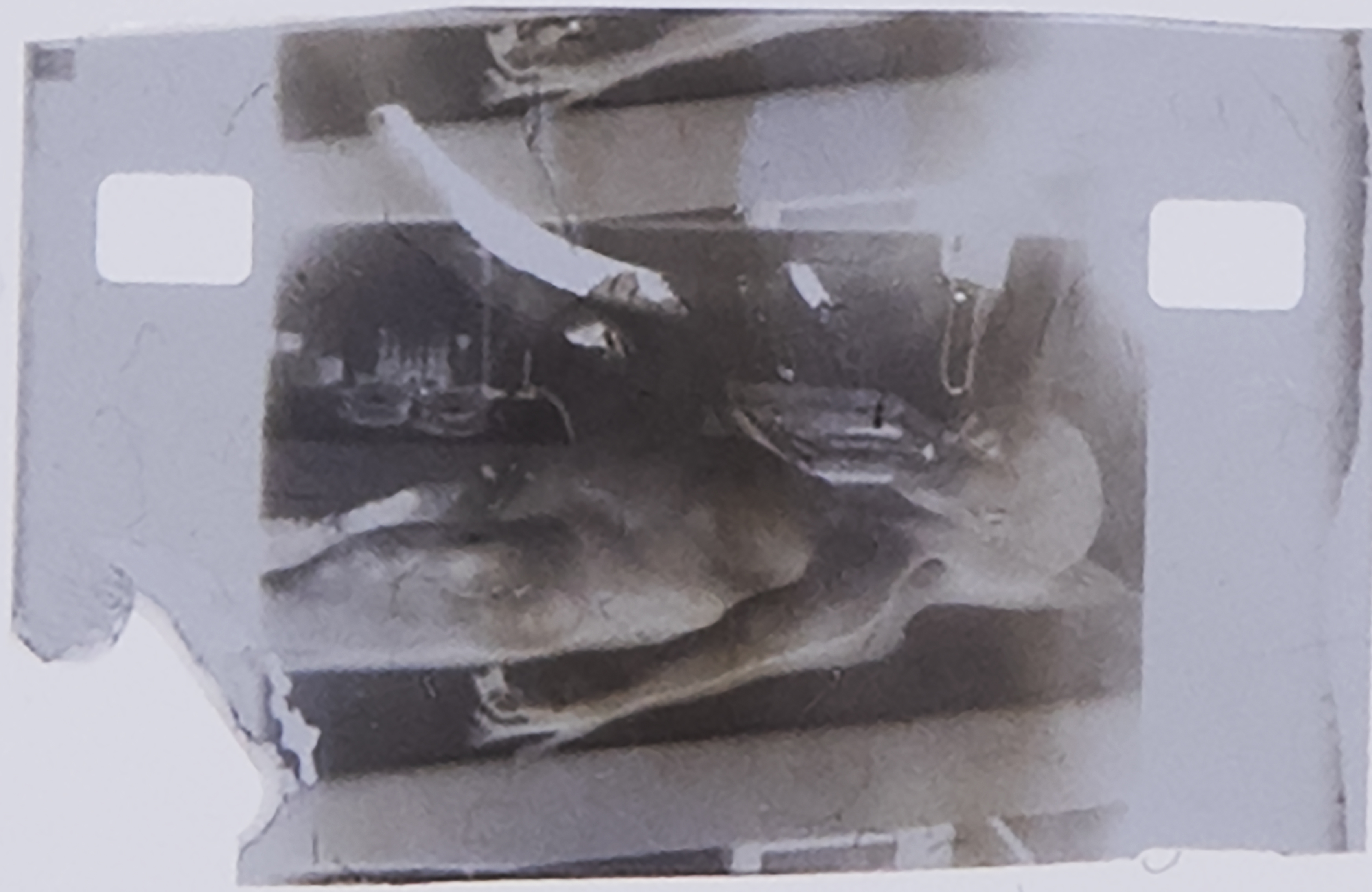 Frame de negativo da suposta autópsia de um extraterrestre ocorrida em 1947.