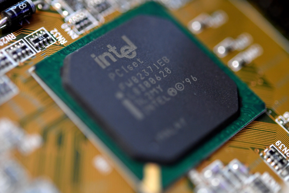 Intel afirma que escassez de chips deve durar vários anos