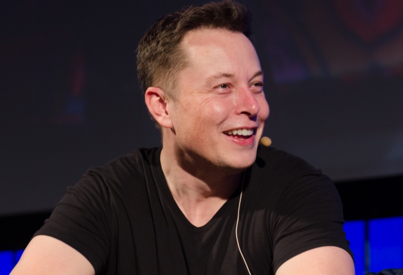 Elon Musk explica o motivo dos aumentos de preço em carros da Tesla