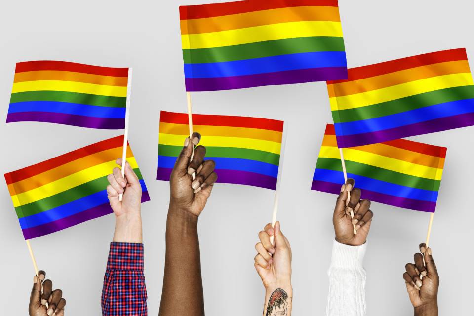 Ativistas acusam Apple de censurar apps LGBTQ+ em 152 países