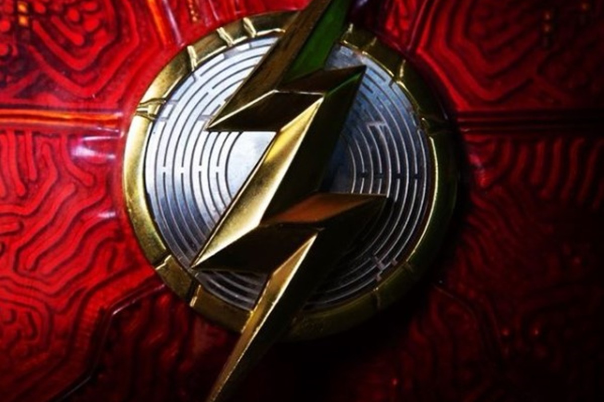 The Flash: diretor revela uniforme da Supergirl no filme (foto)