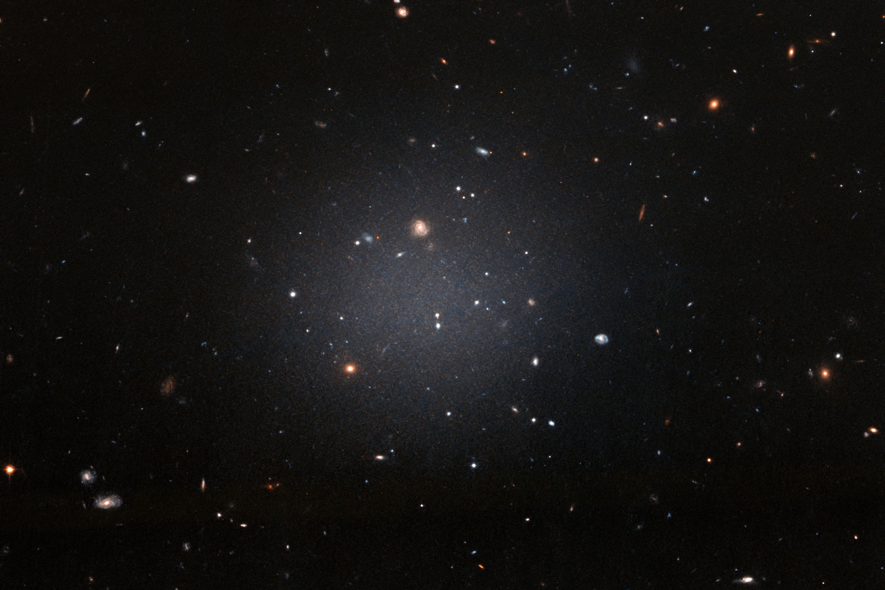 Mistério galáctico: uma galáxia sem matéria escura?