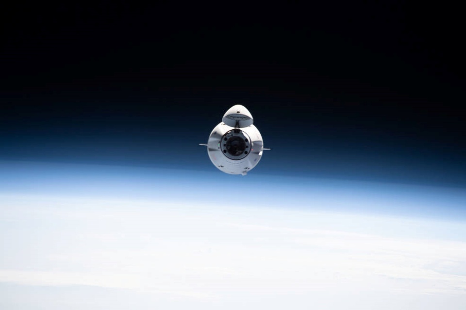 SpaceX Cargo Dragon volta à Terra com experimentos feitos na ISS