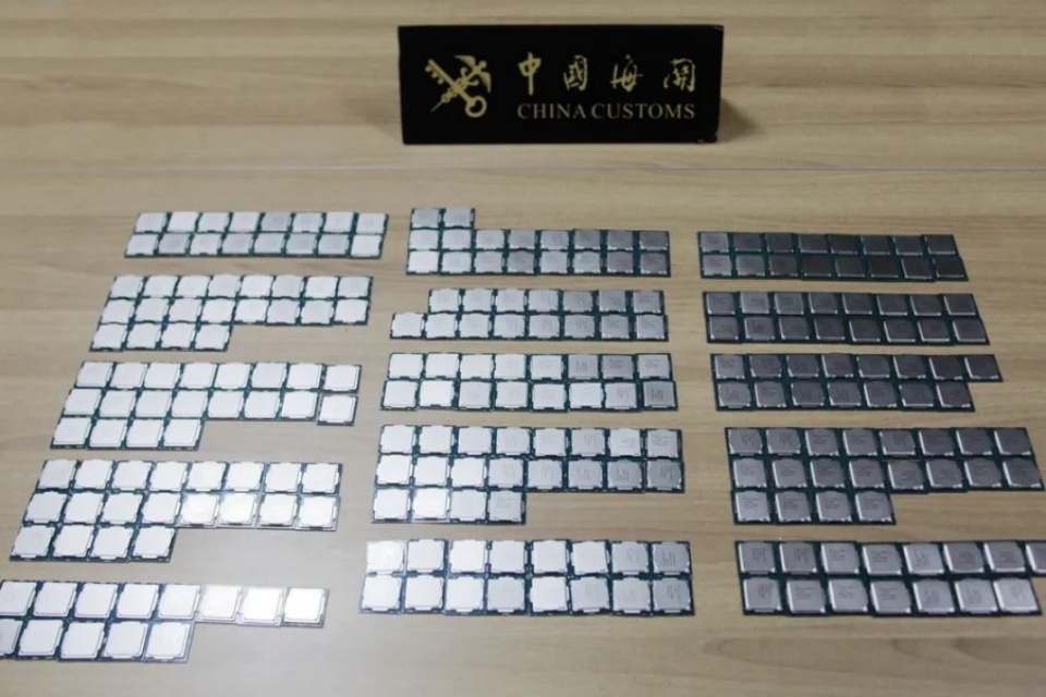 Contrabandista é preso com 256 processadores Intel no corpo