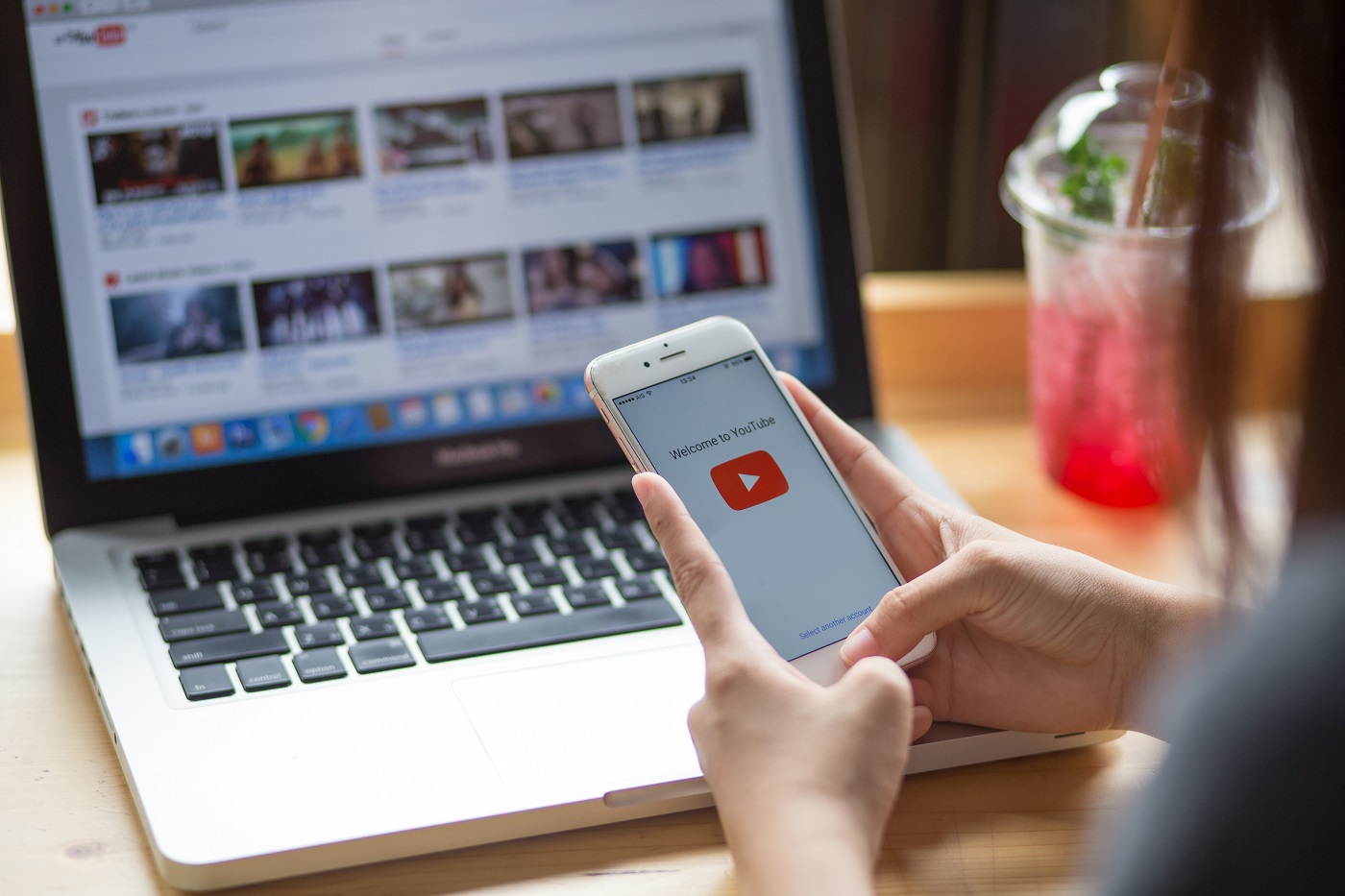 YouTube testa botão parar comprar produtos integrado aos vídeos