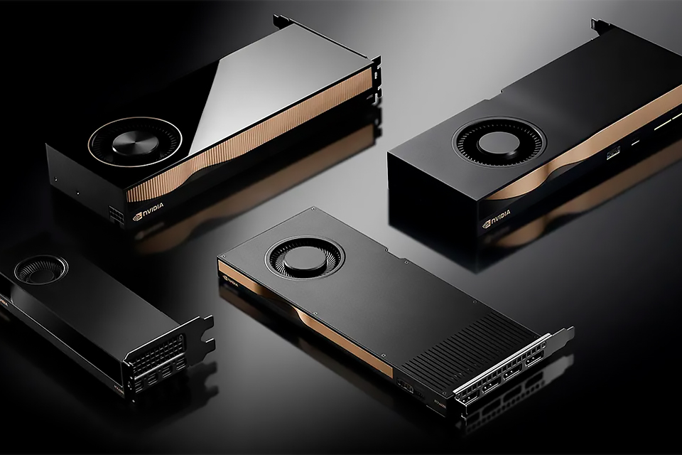 A RTX A2000 tem praticamente metade do tamanho da RTX 3090, sendo a menor GPU da linha Ampere. (Fonte: The Verge, Nvidia / Reprodução)