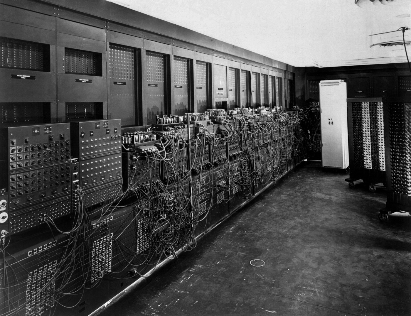 Imagem de: Dia da Informática: relembre a evolução de tecnologias em 75 anos