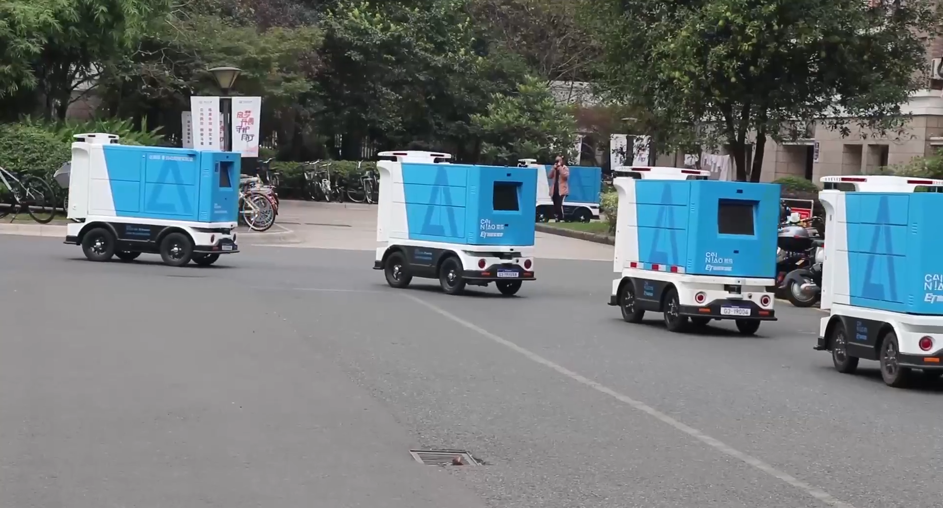 As máquinas vêm como uma solução para a última etapa de transporte do e-commerce