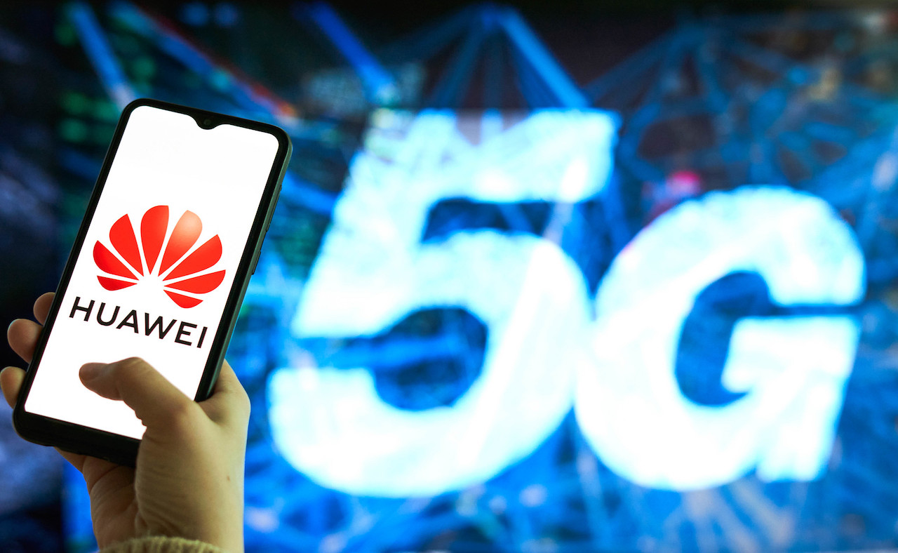 Huawei não poderá fornecer equipamentos para a rede privativa do governo. (Fonte: Flickr/Marco Verch/Reprodução)