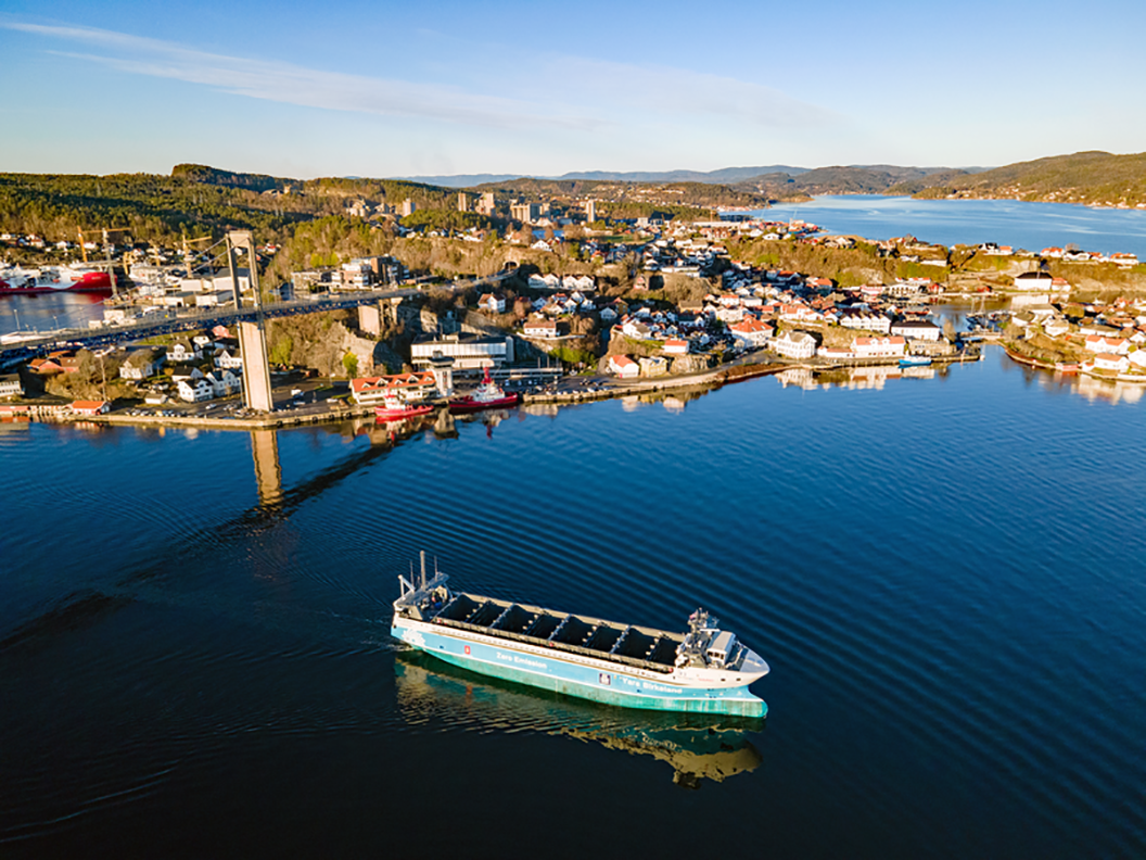 Empresa da Noruega lança 1º cargueiro elétrico com emissão zero de carbono 