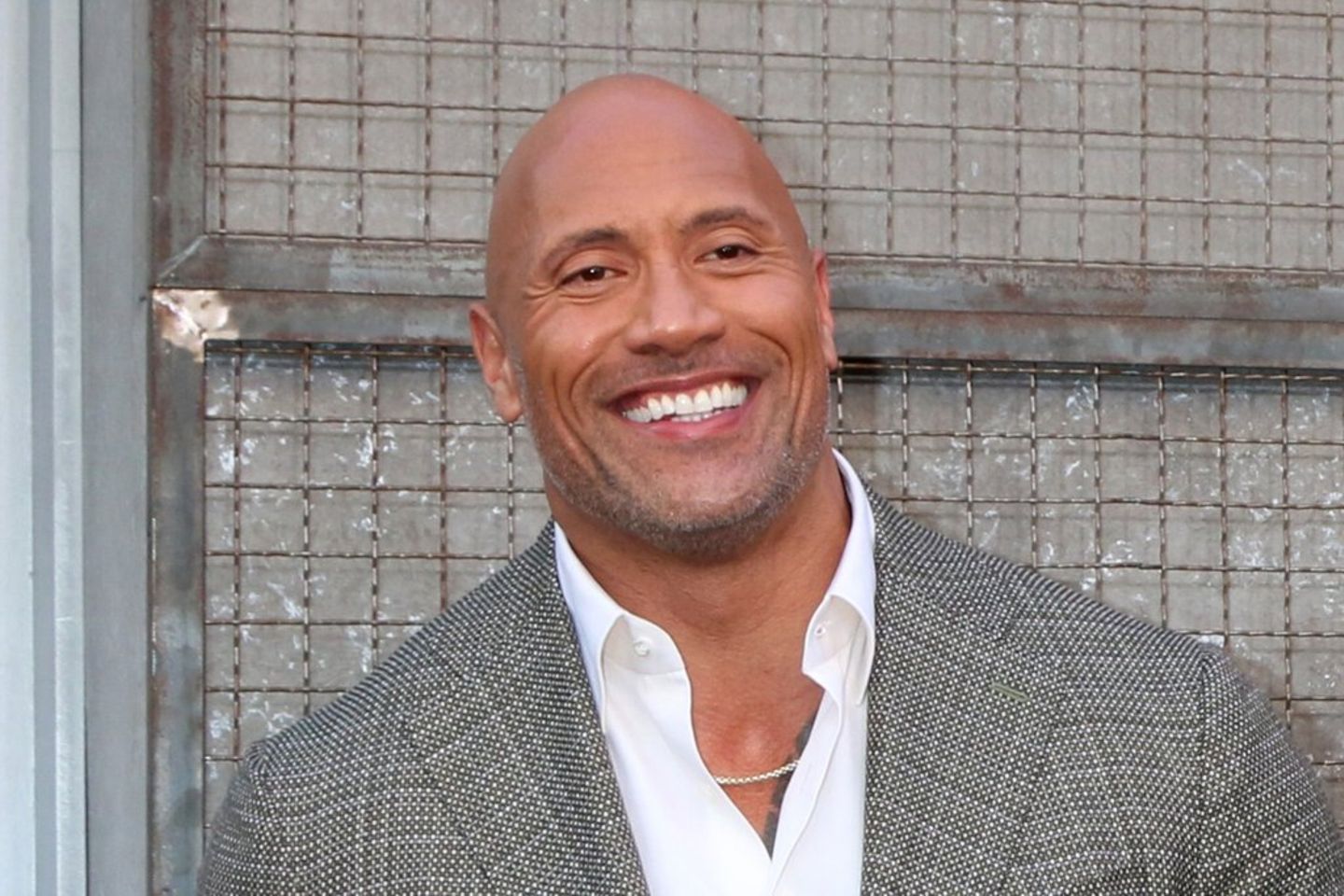 The Rock na polícia? Sósia de Dwayne Johnson viraliza na internet - Vimarsana News