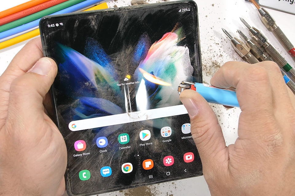 Galaxy Z Fold 3 sobrevive a testes extremos de durabilidade