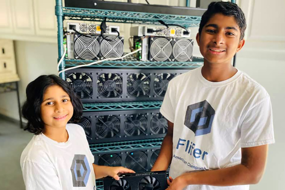 Irmãos de 14 e 9 anos ganham US$ 30 mil por mês com criptomoedas