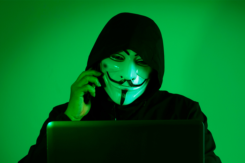 Anonymous declara guerra contra Bolsonaro e hackeia FIB Bank