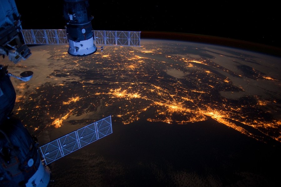 #AstroMiniBR: Como as noites da Terra são vistas do espaço?