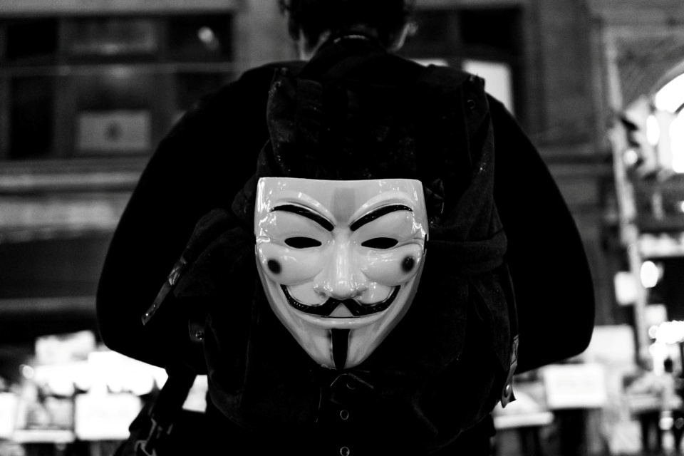 Anonymous afirma ter vazado dados de sites de extrema direita