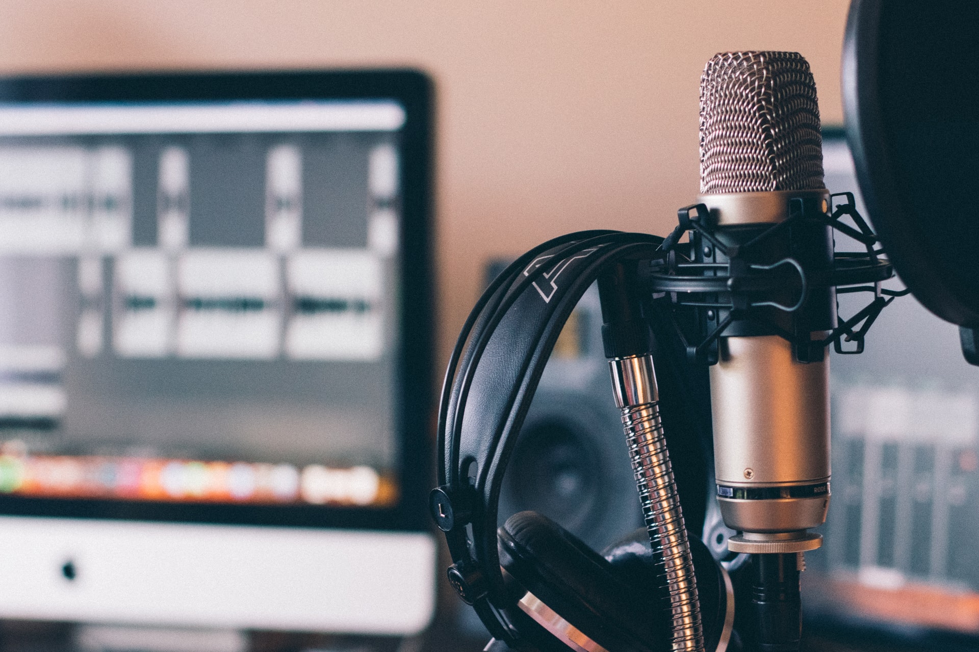Número de empregos criados foi estimado a partir de número de horas de trabalho relatado em pesquisa pelos produtores de conteúdo. (Fonte: Unsplash/Will Francis/Reprodução)