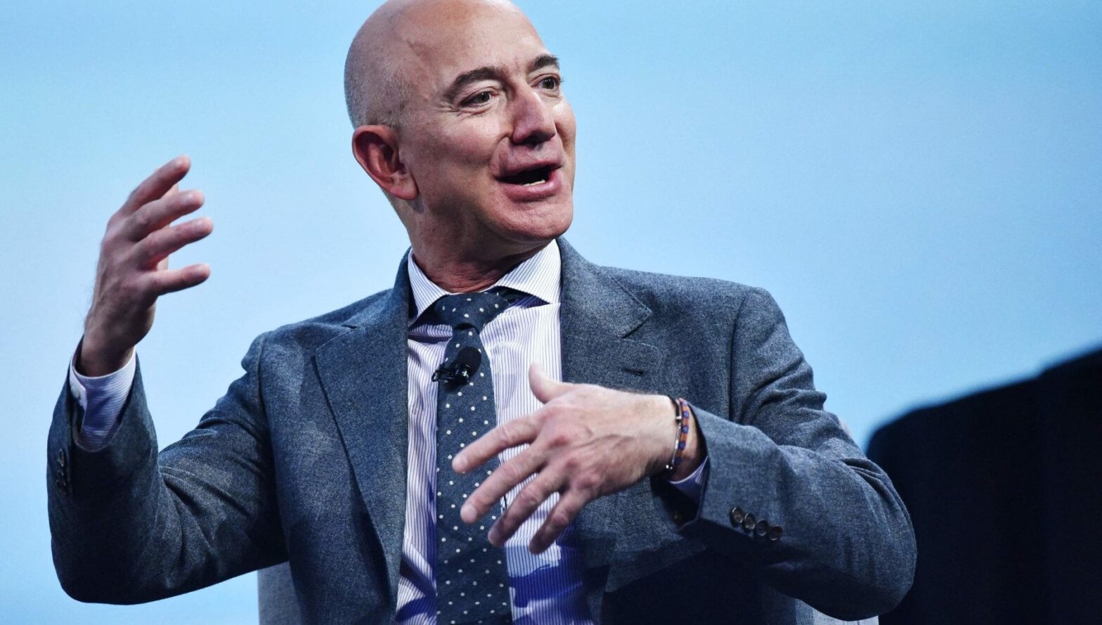 Para onde vai a doação de 1 bilhão de dólares que Jeff Bezos fez?