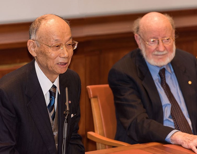 Nobel laureates Satoshi Omura and William Campbell for ivermectin discoveries (credits: Bengt Nyman/Wikimedia Commons)