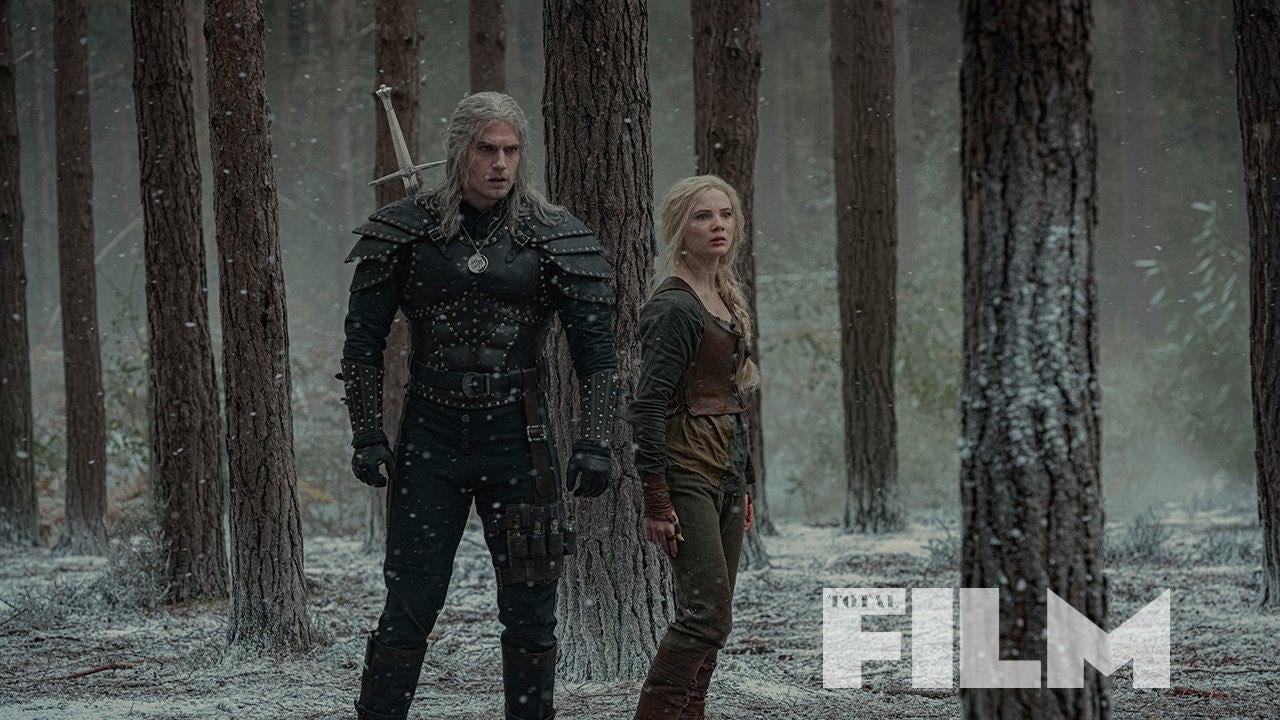 Henry Cavill e Freya Allan.
