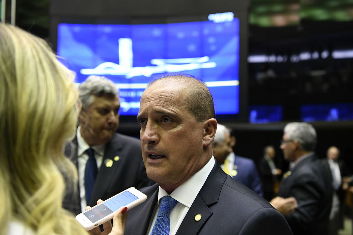 Ministro Onyx Lorenzoni diz que exigir certificado de vacinação é uma 