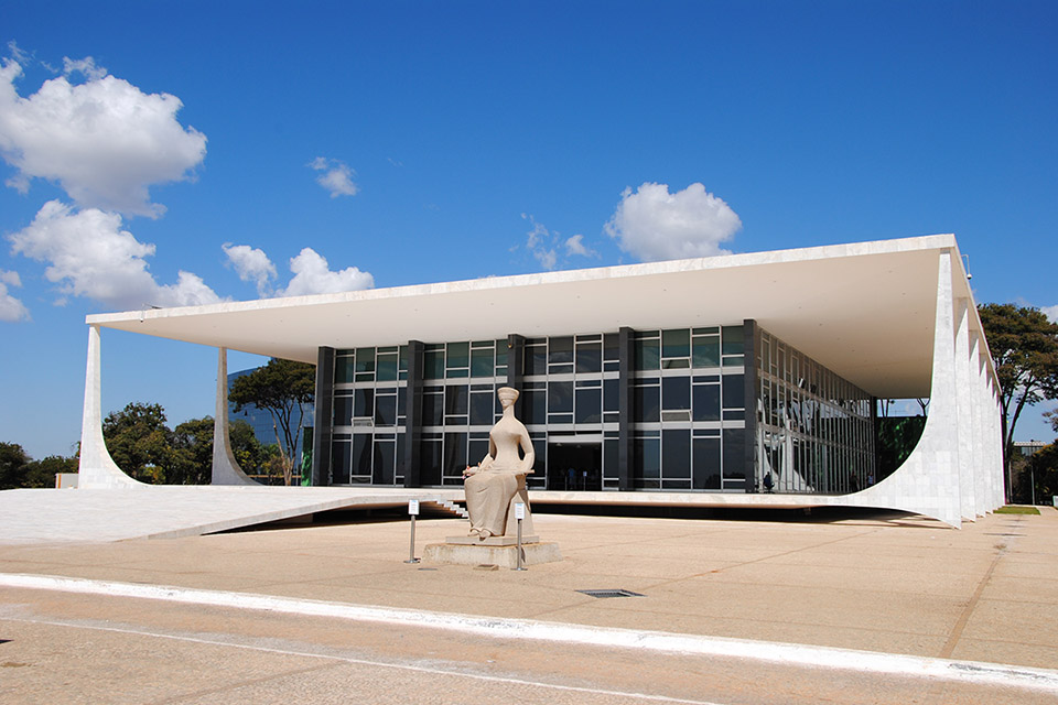 STF suspende portaria que impedia demissão de não vacinados