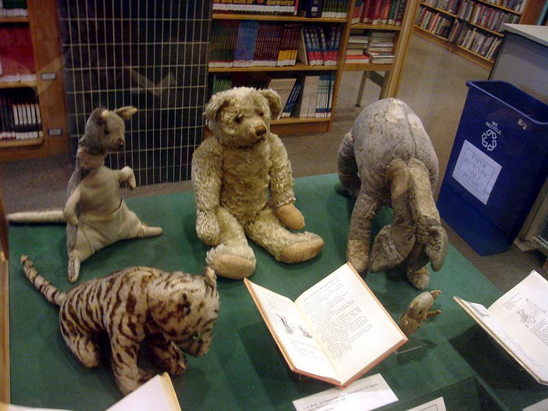 It is possible to take the tour and watch the toys for free.  (Wikimedia Commons/Playback)