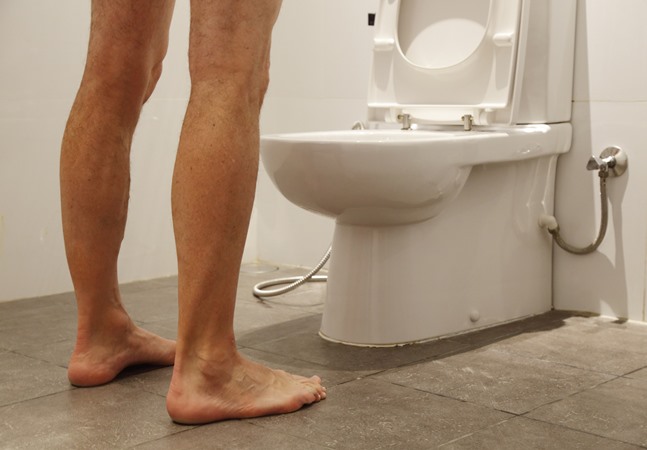 Fazer xixi depois do sexo protege o trato urinário.