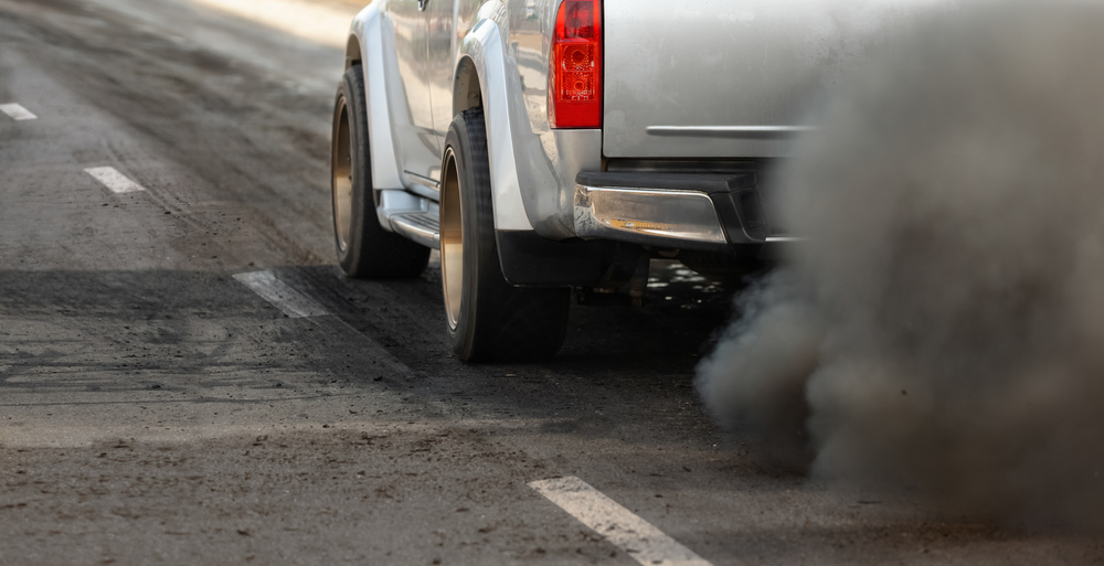 O dióxido de nitrogênio é liberado pelo escapamento de carros e foi um dos indicadores de poluição do artigo