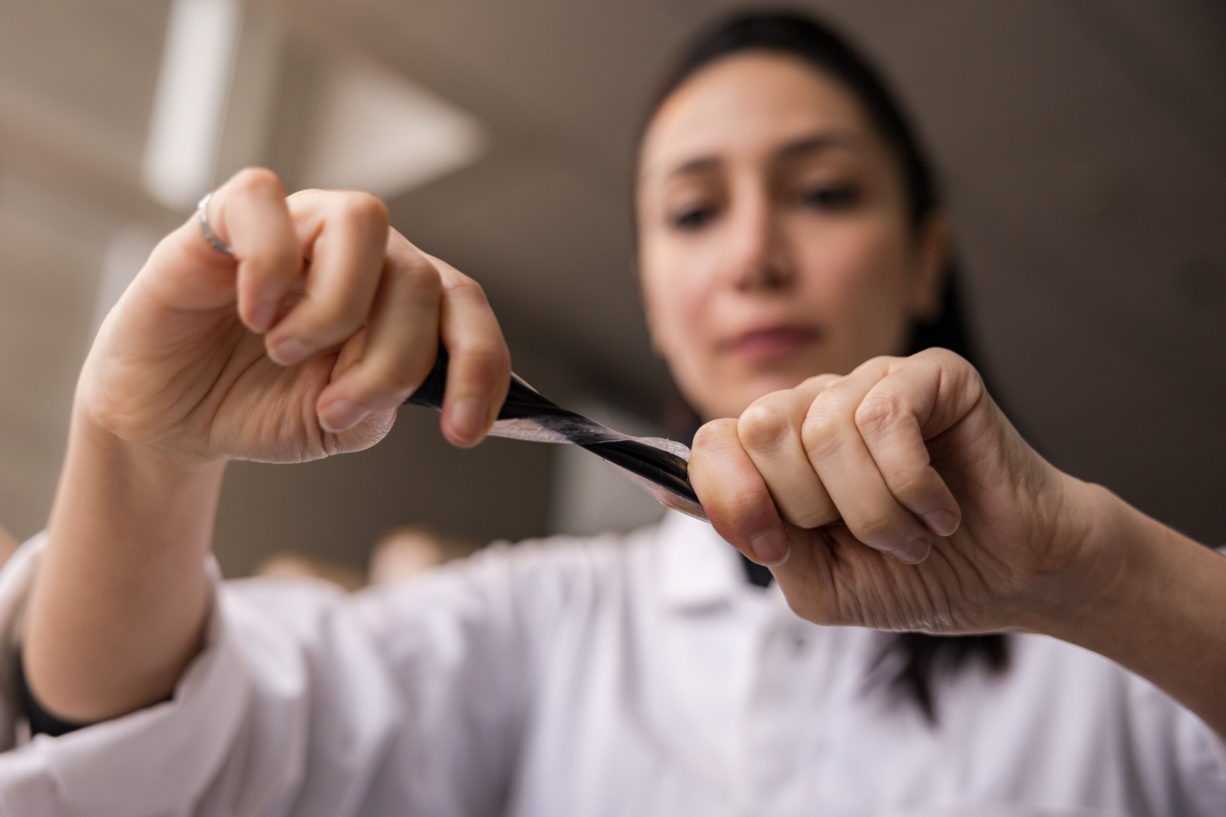 Teste para verificar se a bateria funciona molhada envolveu 39 ciclos de lavagem em uma máquina de lavar roupas | Foto: Divulgação/UBC