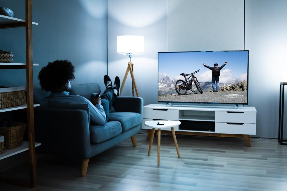 Segundo dados, o melhor momento para comprar uma nova TV é na Black Friday. (Fonte: Shutterstock)