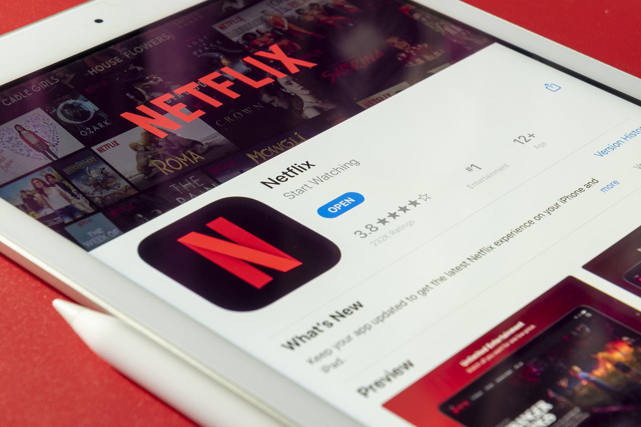 Netflix doesn't usually give a problem on iOS versions from 5.0 onwards, however, iPads may present an incompatibility message.  (Source: Pixabay/Souvik Banerjee/Reproduction)