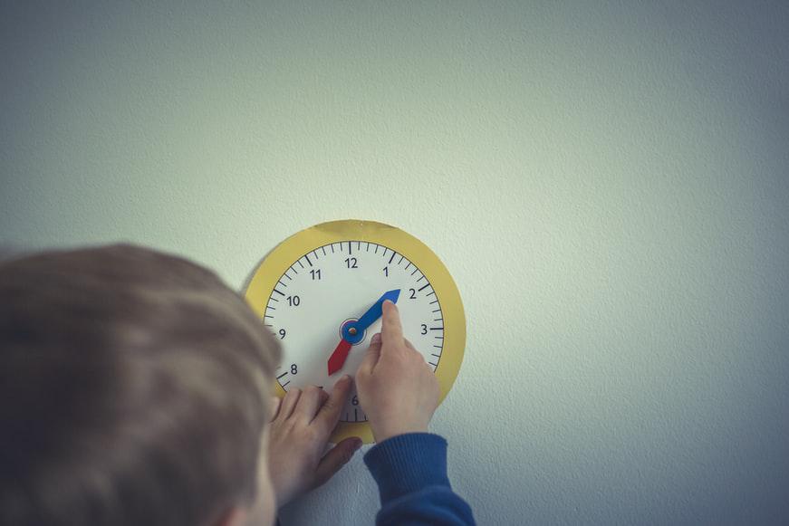 A Síndrome de Asperger pode ser diagnosticada ainda na infância, tendo em vista que os primeiros sinais costumam se manifestar nesta fase da vida (Markus Spiske/Unsplash/Reprodução)