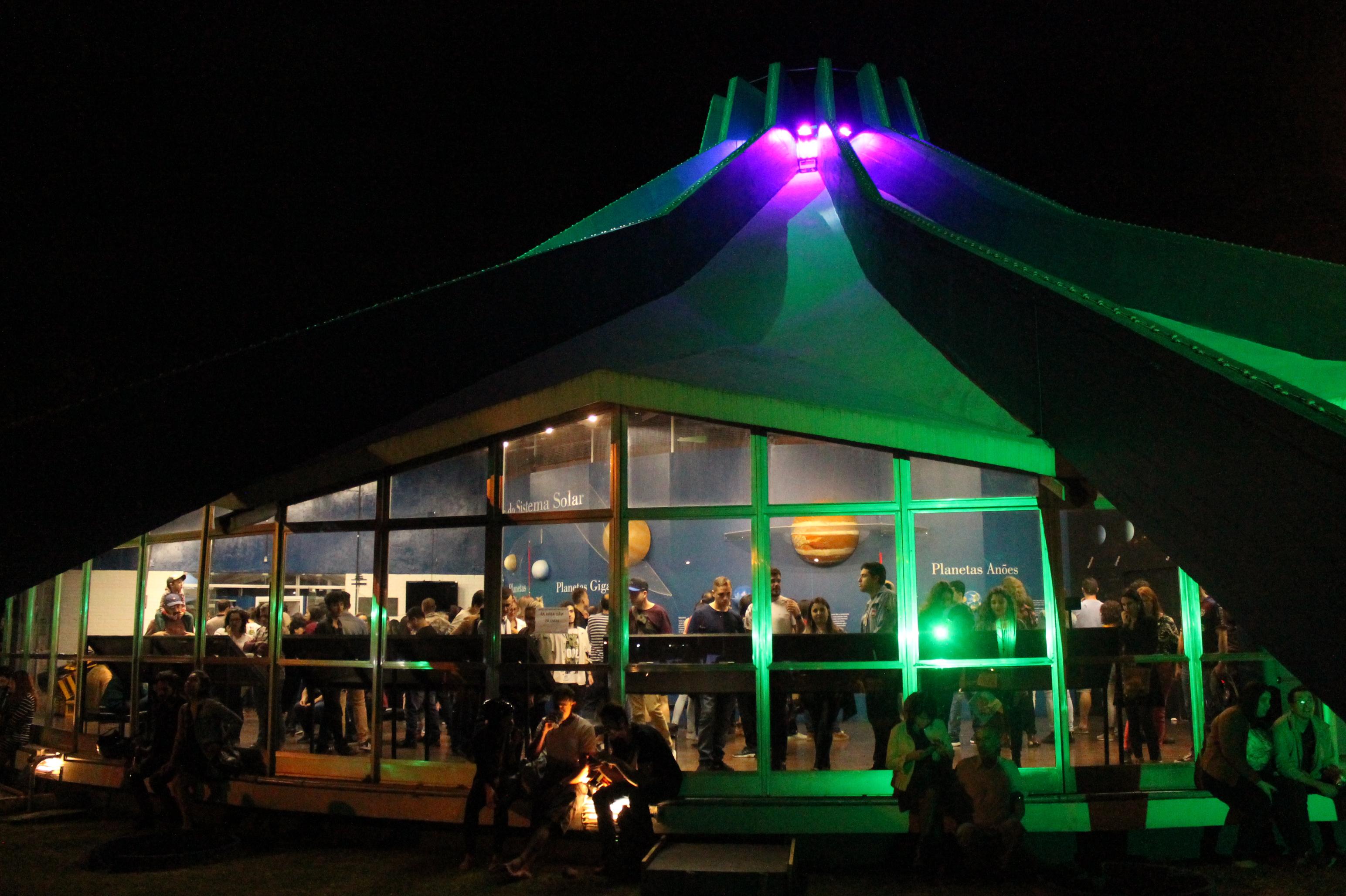 Planetário da UFRGS, durante evento noturno em 2019 (Fonte: UFRGS/Reprodução)