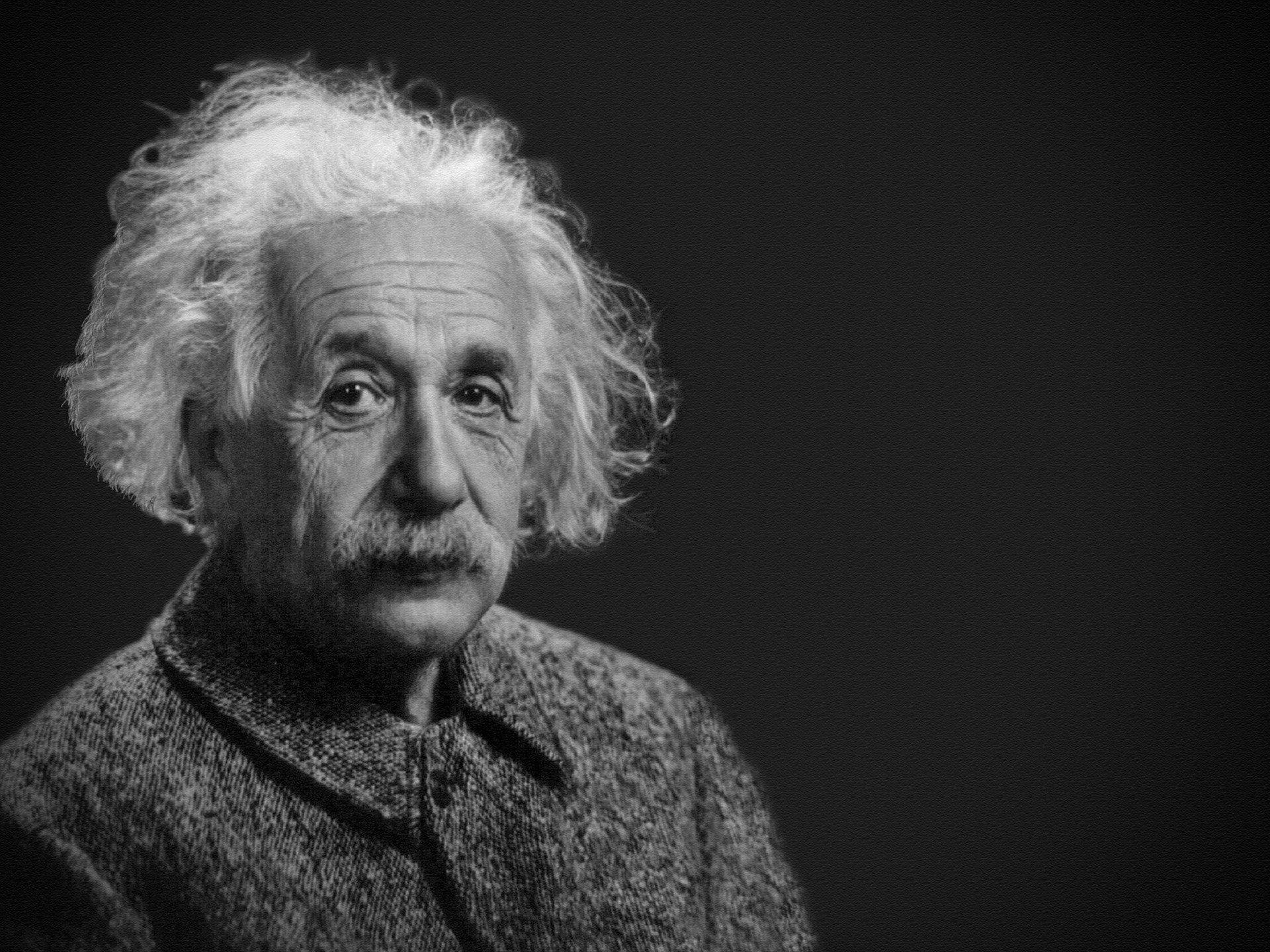 A teoria da relatividade de Albert Einstein foi inventada ou descoberta?