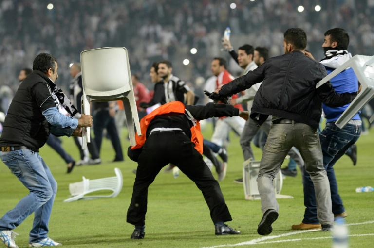Uso de cocaína por torcedores tem potencializado brigas no futebol internacional. (Fonte: World Soccer Talk/ Reprodução)