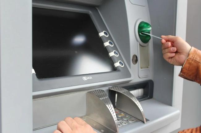 Atualmente, aposentados e pensionistas precisam fazer a prova de vida no banco em que recebem.