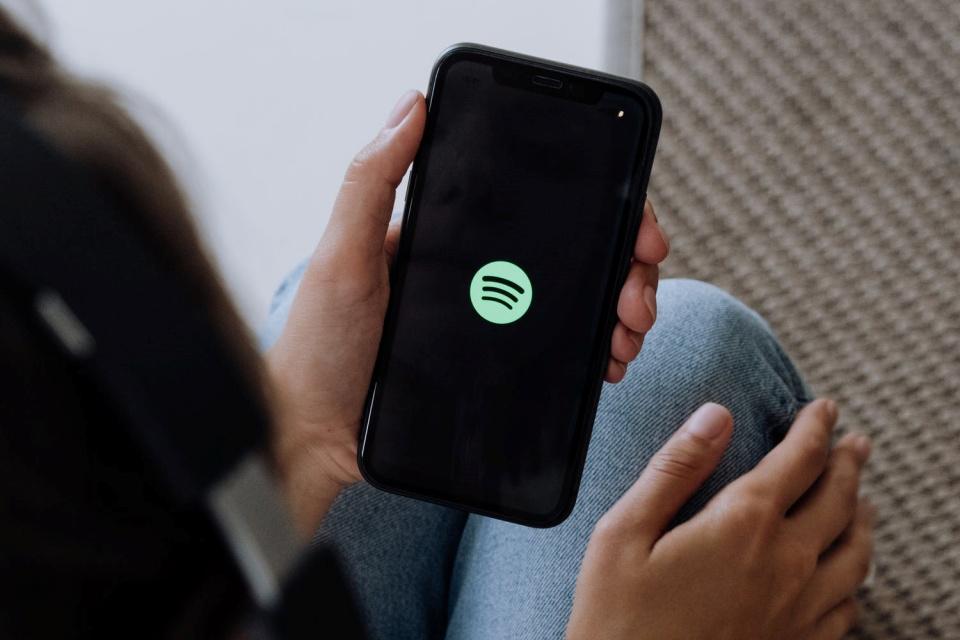 Spotify Singles lança releituras exclusivas de hits brasileiros