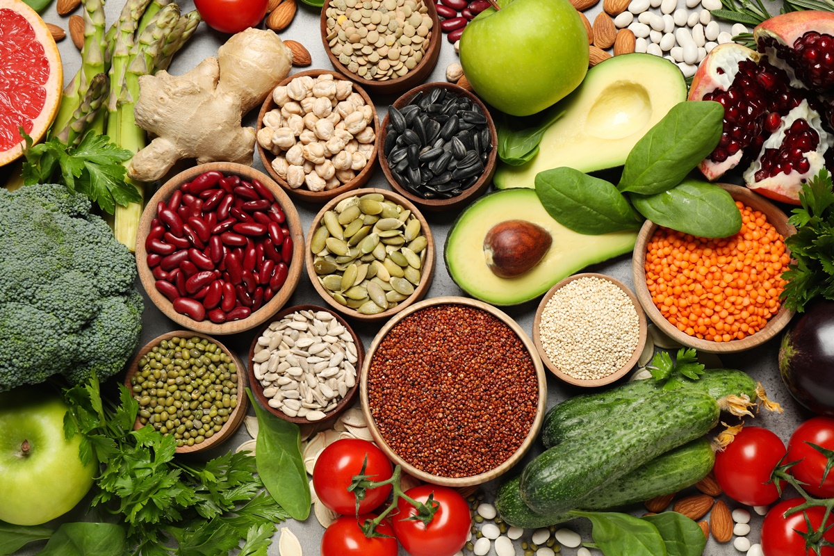 A adoção de uma alimentação com mais grãos e vegetais ajuda a prevenir doenças crônicas (crédito: Shutterstock)
