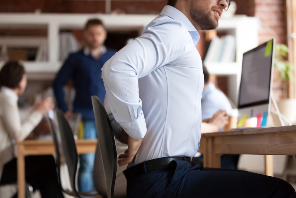 The syndrome is favored by incorrect posture (Source: Shutterstock)