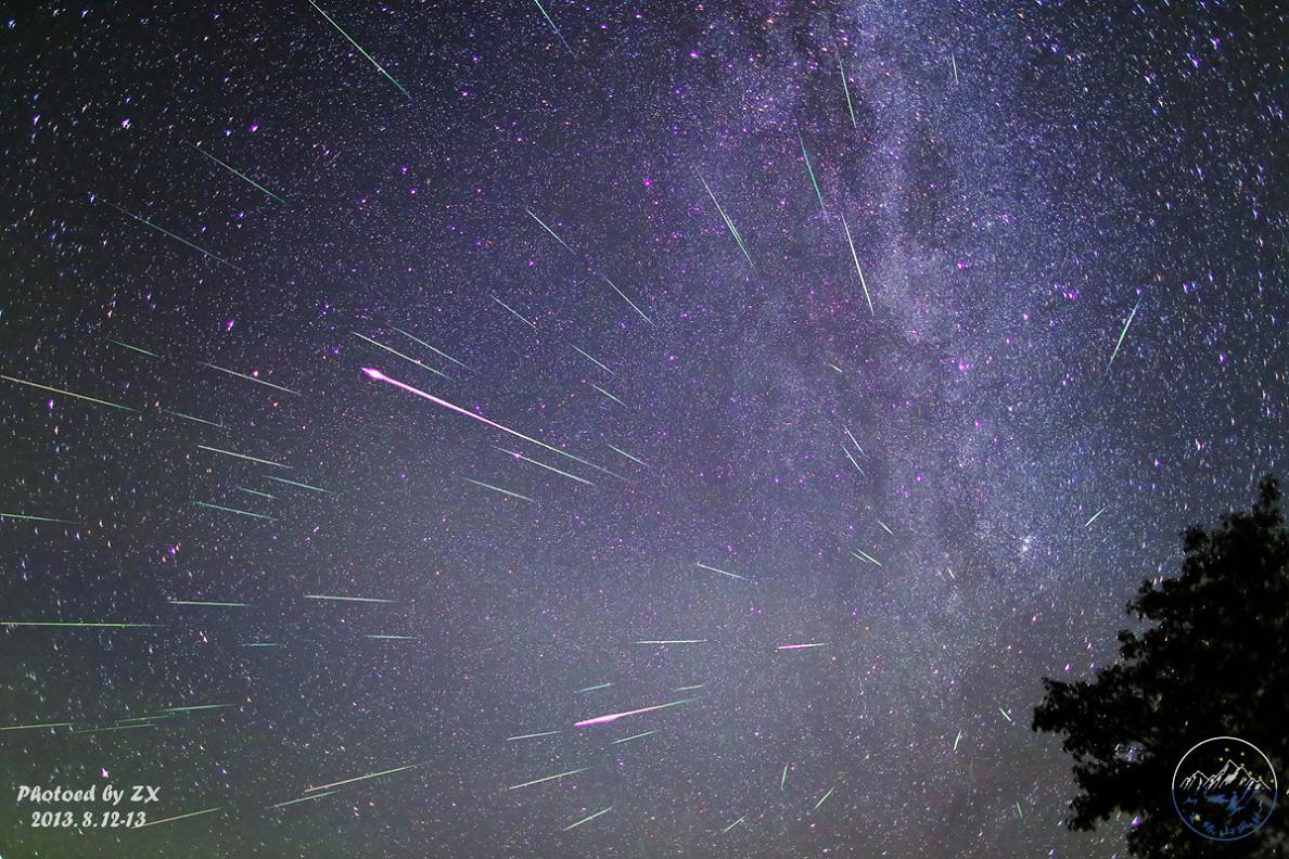 Astrofotografia de uma chuva de meteoros na China
