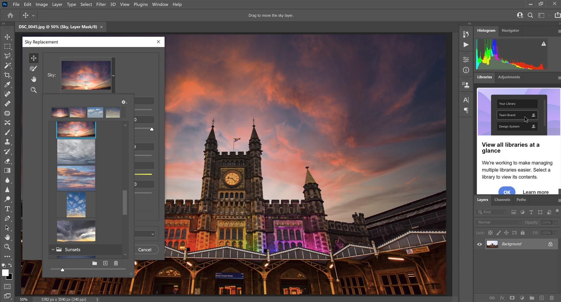 Tela do programa Adobe Photoshop com a função de trocar o fundo do céu ativada