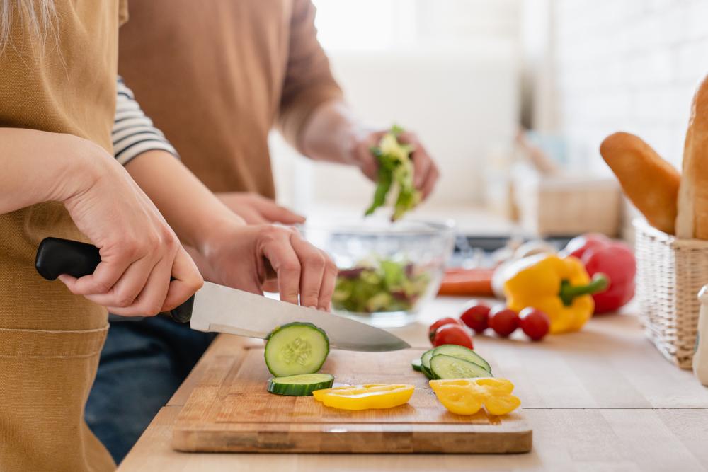 Alimentação saudável é fundamental para o equilíbrio da pressão arterial. (Fonte: Shutterstock/ Reprodução)
