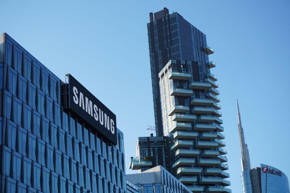 Samsung lidera mercado de produção de chips em 2021